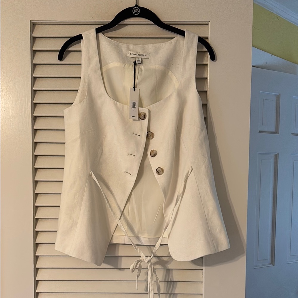 Banana Republic Cream  Sleeveless Blouse - linen